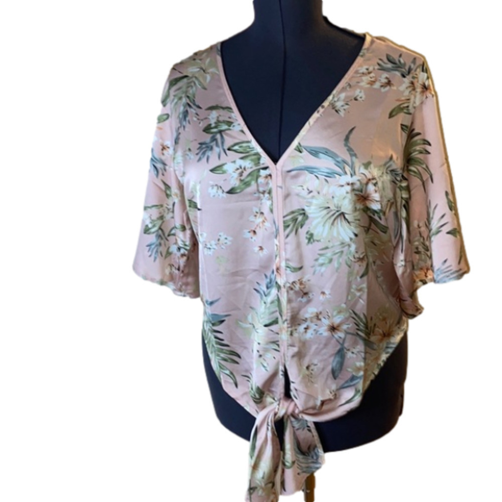 Kennedy Women’s Pink Floral Tie up Front Kimono Top  (Size Small)